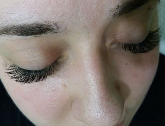 Oláh Timi Kozmetikus és 2D Műszempilla Stylist. Intim gyantázás. Szeged Makkosháza Gyöngyvirág u. 16. 